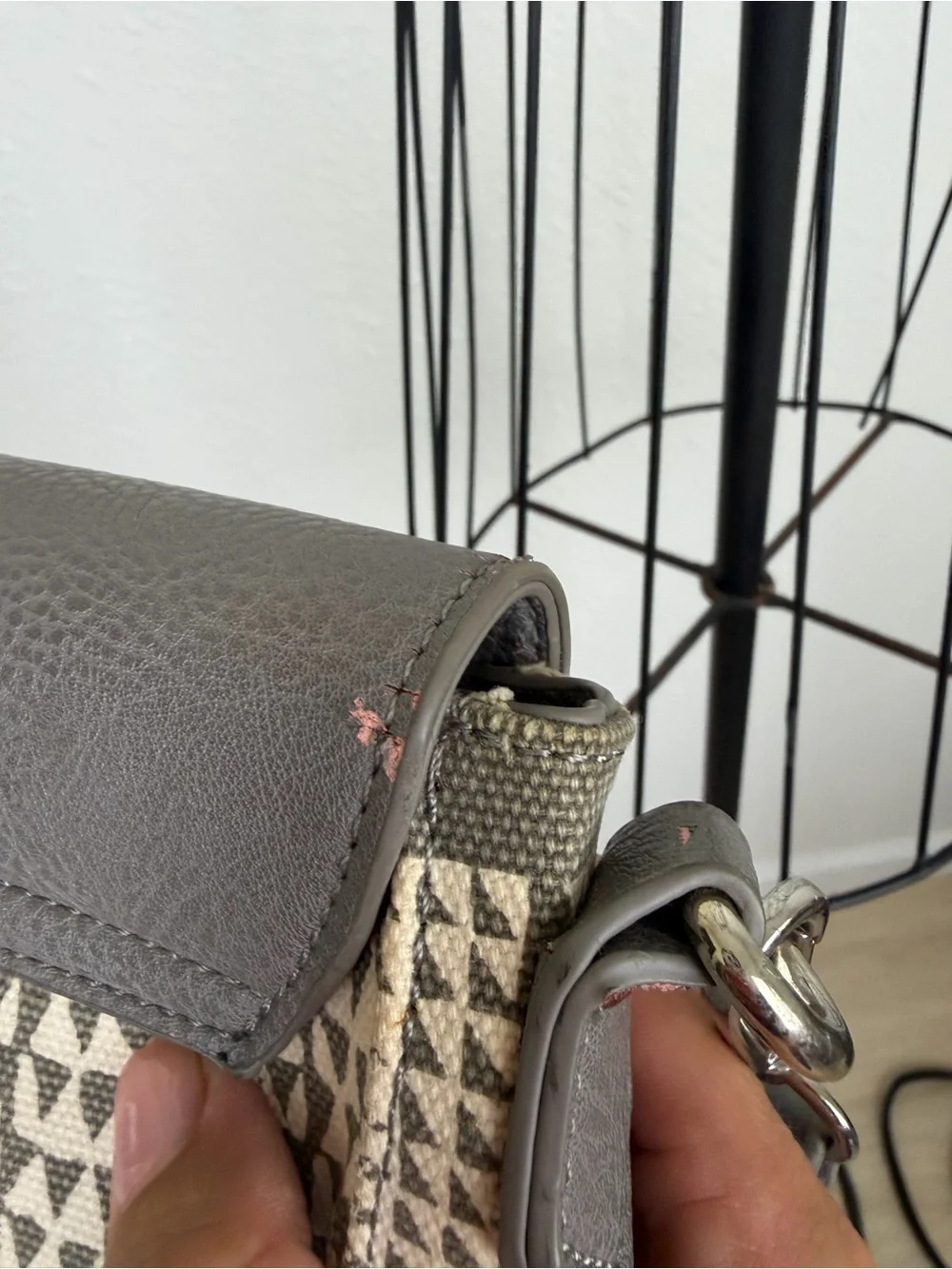 MANAOLA Hawaii Puaniu Crossbody Bag Nihu Ku